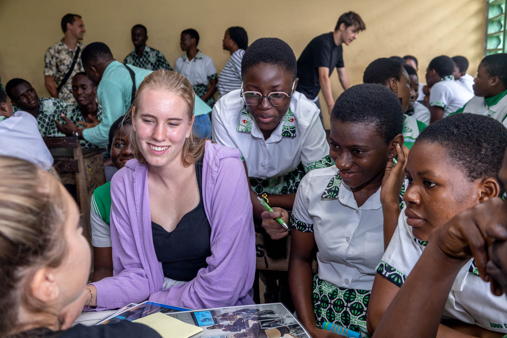 Happy students with smileatschool- charity smileatschool 